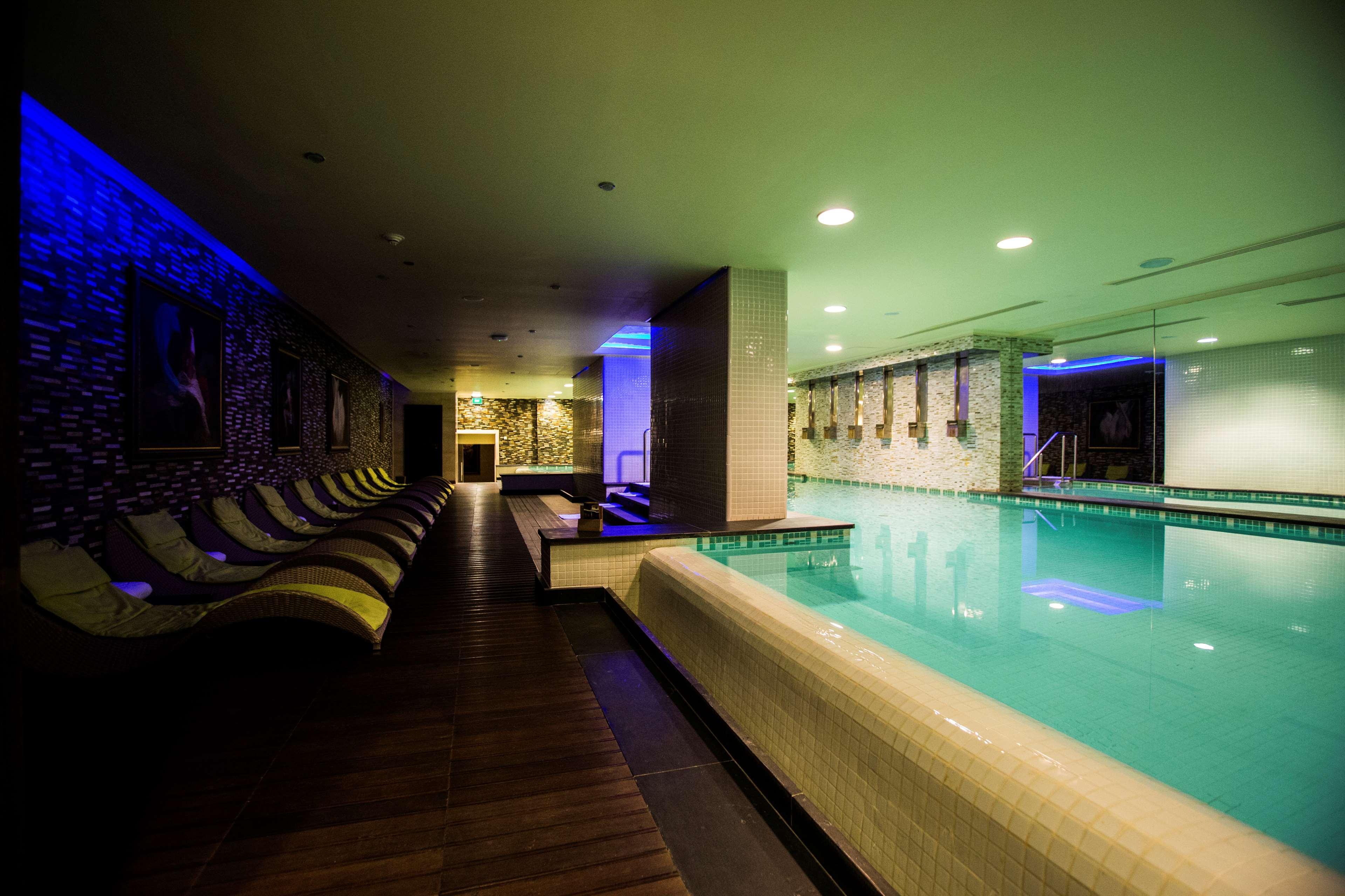 Royal Maxim Palace Kempinski Cairo Exterior foto The swimming pool at the hotel