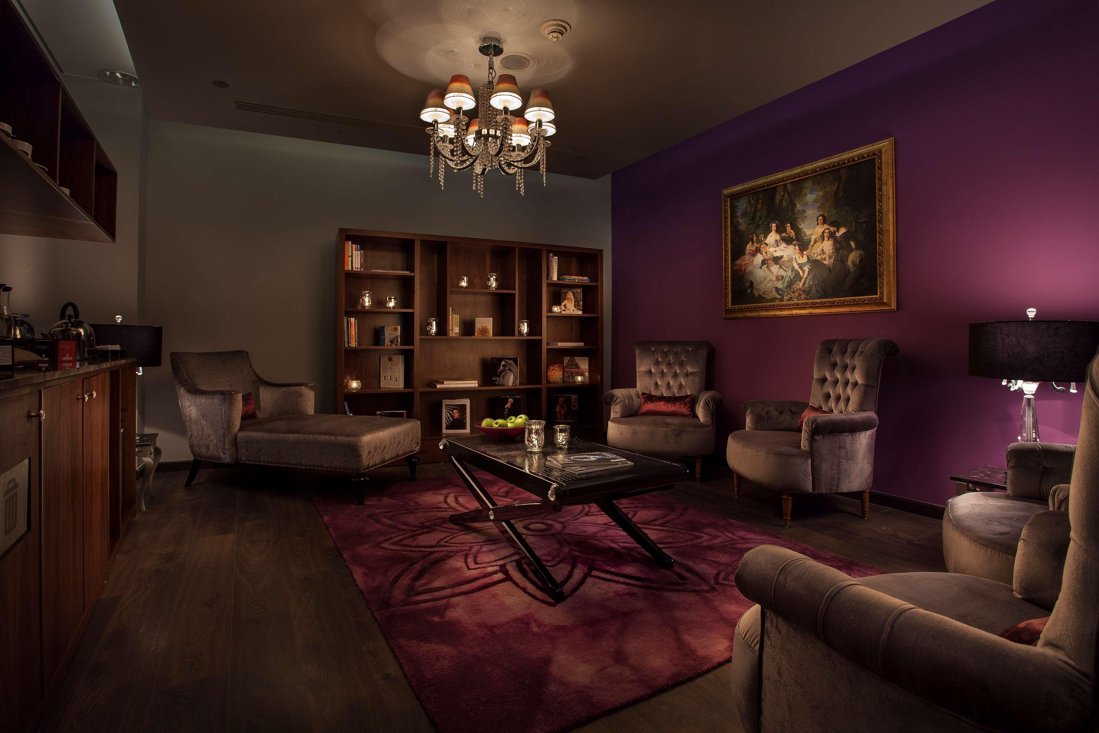 Royal Maxim Palace Kempinski Cairo Exterior foto The interior of the 2012-built, 10-room, 10,000-square-foot (930 m2) spa at The Ritz-Carlton, Boston
