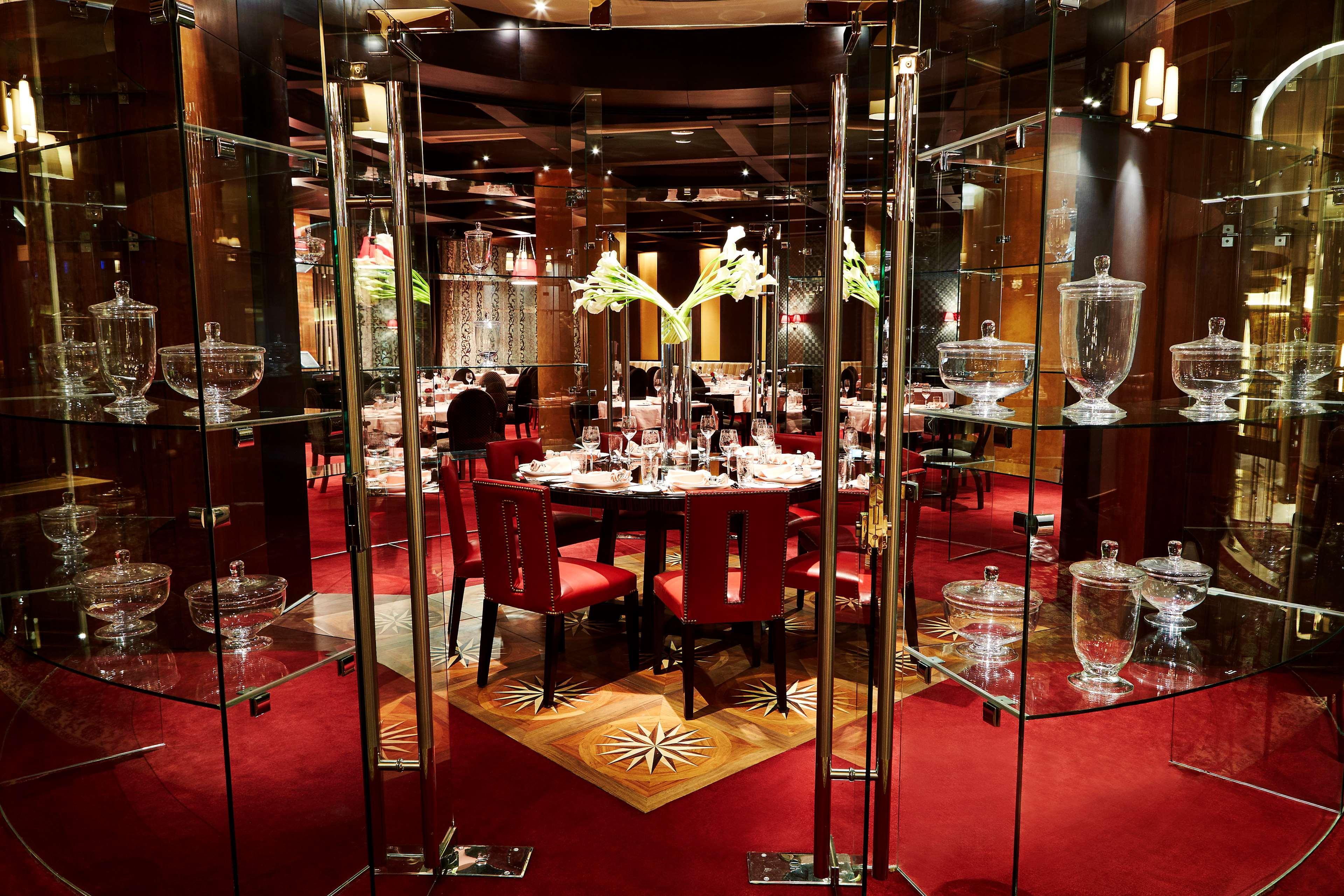 Royal Maxim Palace Kempinski Cairo Exterior foto The interior of the Baccarat Hotel