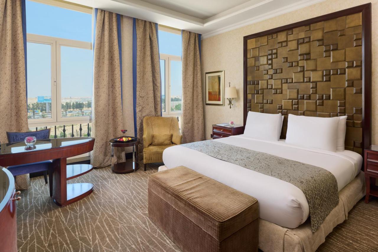 Royal Maxim Palace Kempinski Cairo Exterior foto A room at the hotel