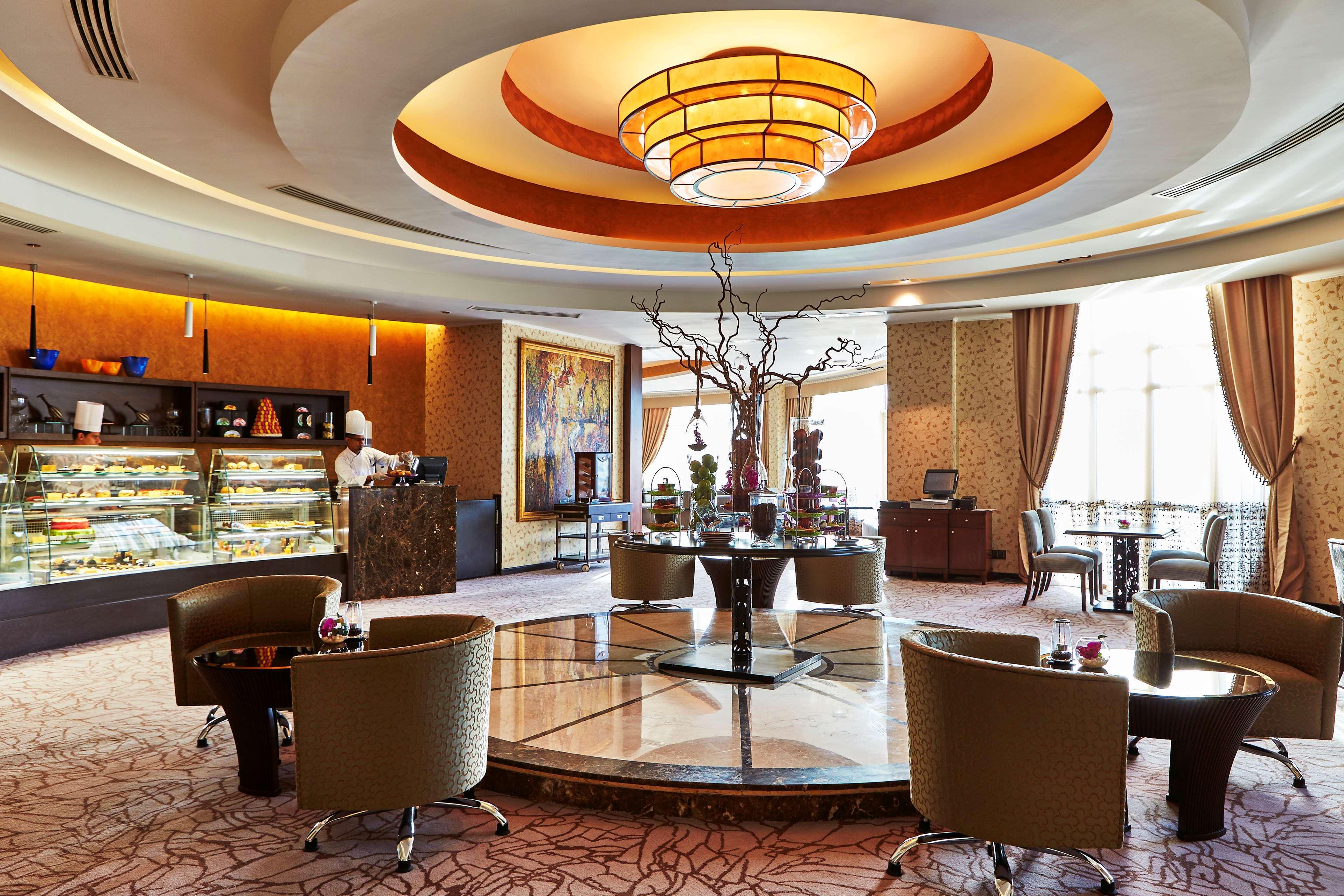 Royal Maxim Palace Kempinski Cairo Exterior foto The lobby lounge