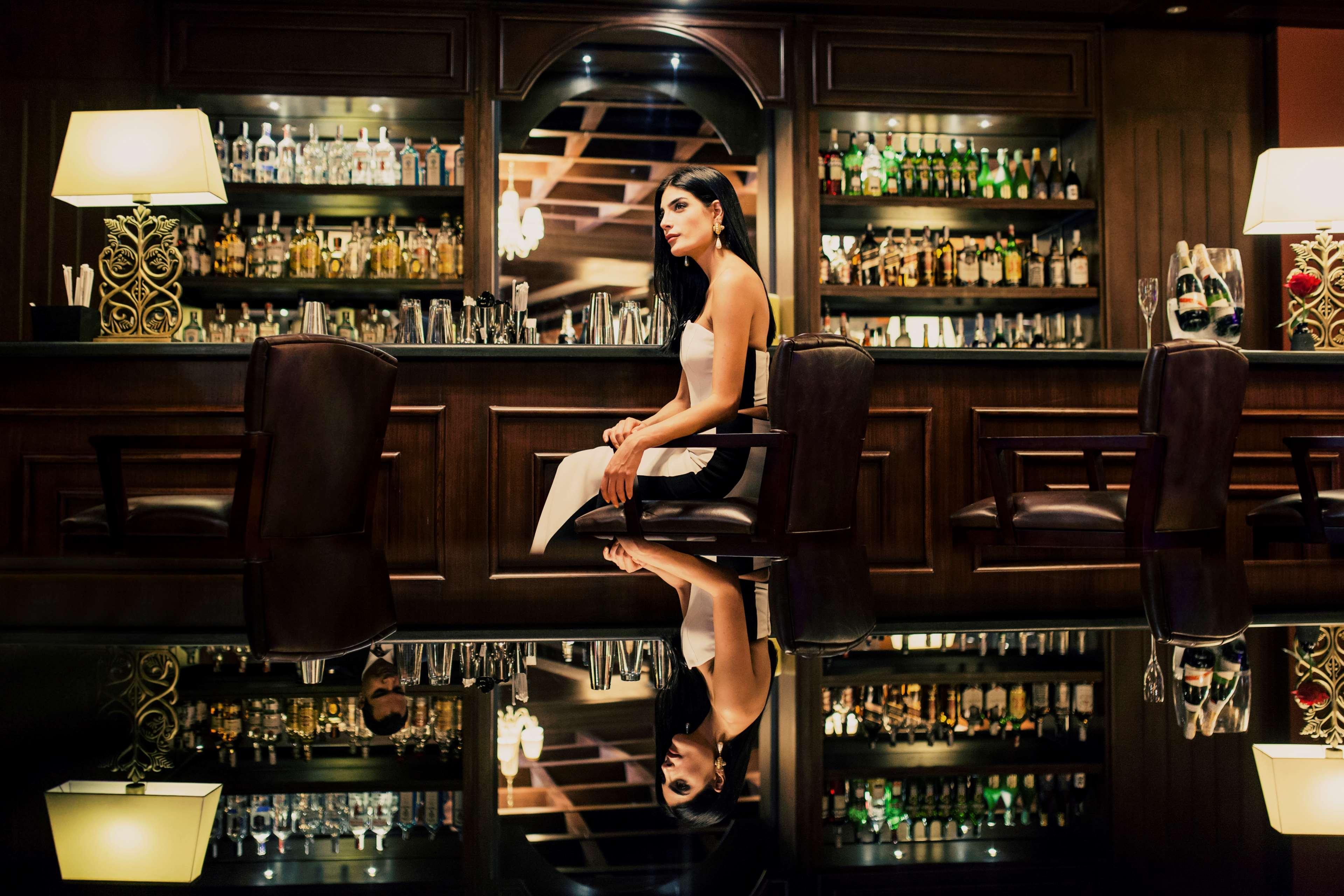 Royal Maxim Palace Kempinski Cairo Exterior foto The bar at the St. Regis New York