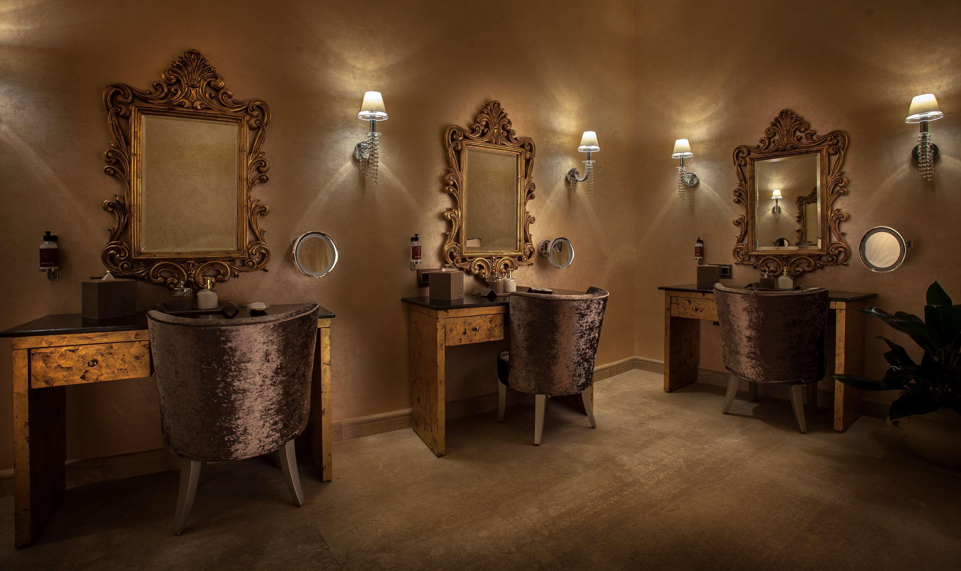 Royal Maxim Palace Kempinski Cairo Exterior foto The dressing room at the National Theatre, London